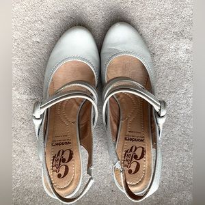 Spanish sling back pumps rounded toe stacked heel. Strap has taupe accent.